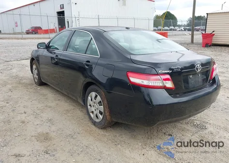 2010 Toyota Camry Le z USA, uszkodzony, nr VIN 4T1BF3EK3AU028612